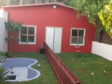 Custom Polished Wooden Picket Fencing for Backyard Garden Pools