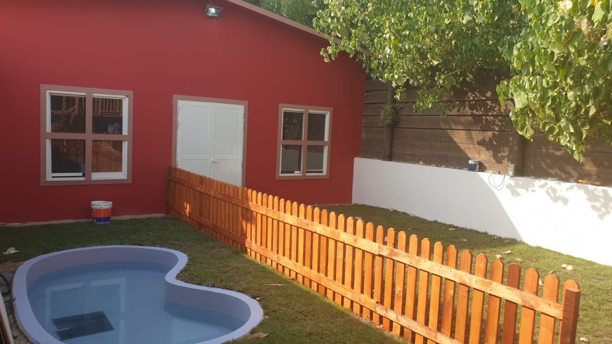 Custom Polished Wooden Picket Fencing for Backyard Garden Pools
